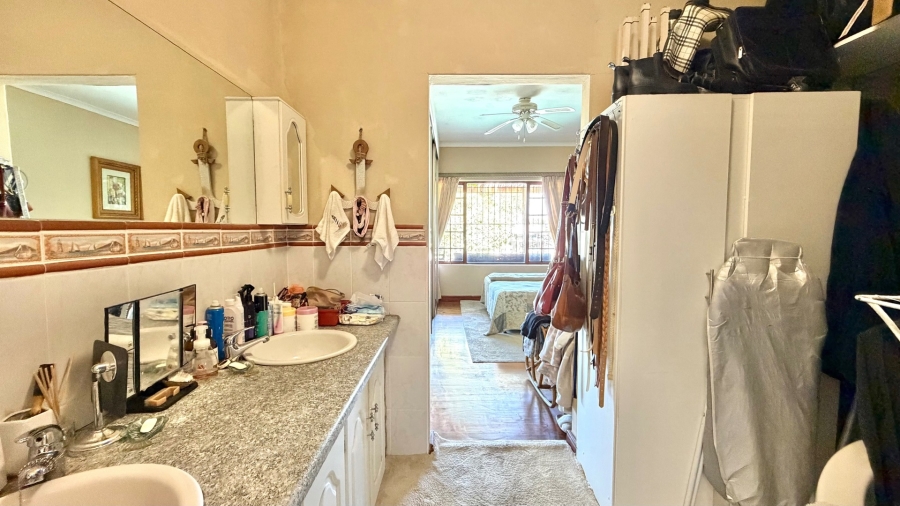 4 Bedroom Property for Sale in Heldervue Western Cape